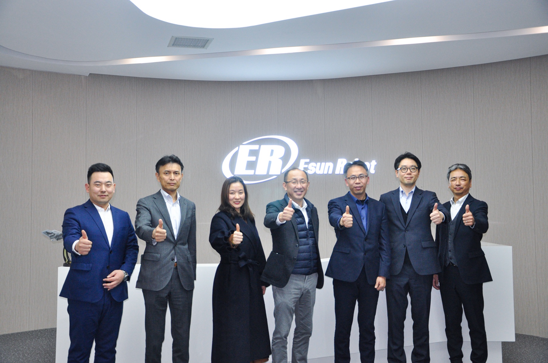 熱烈歡迎EPSON SEC吉野部長一行蒞臨鎰升機(jī)器人！